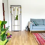 Cosy T2 In The Heart Of The Countryside In Paris!